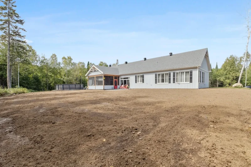 267 Rue Maurice, Amherst, Quebec, Canada. - Photo 17