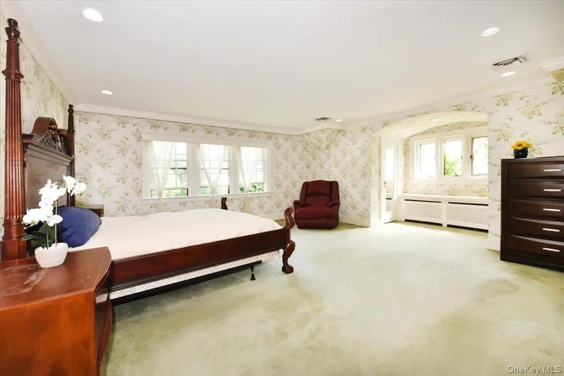 1 Linford Road, Great Neck, NY 11021, Great Neck, New York, United States. - Photo 15