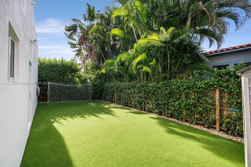 2437 SW 25th Ter, Miami, Florida, United States. - Photo 30
