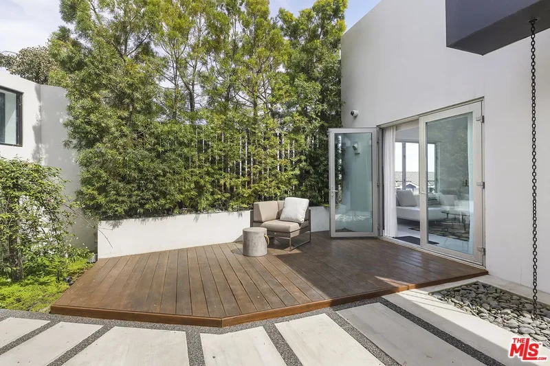 1377 Miller Pl, Los Angeles, California, United States. - Photo 20