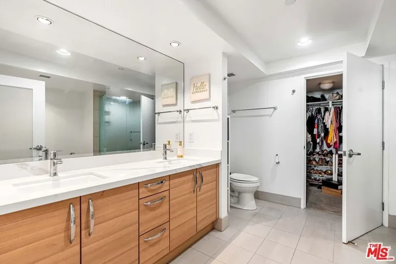 13650 Marina Pointe Drive 1009, Marina del Rey, California, United States. - Photo 17