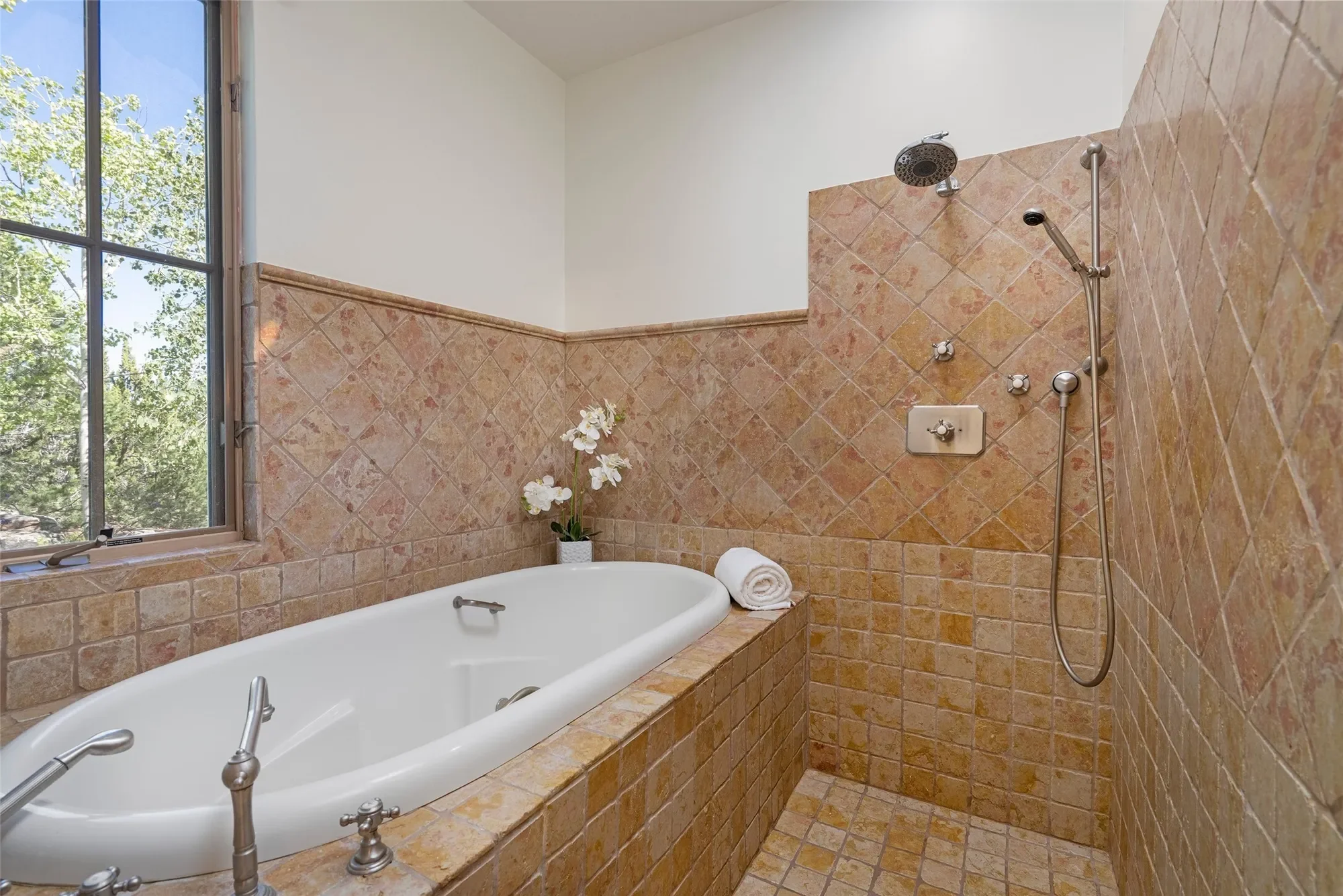107 W Wildflower Drive, Santa Fe, NM 87506, Santa Fe, New Mexico, United States. - Photo 15