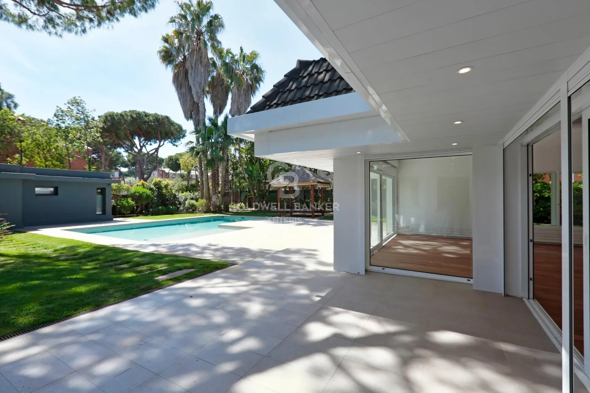 Exterior photo 7