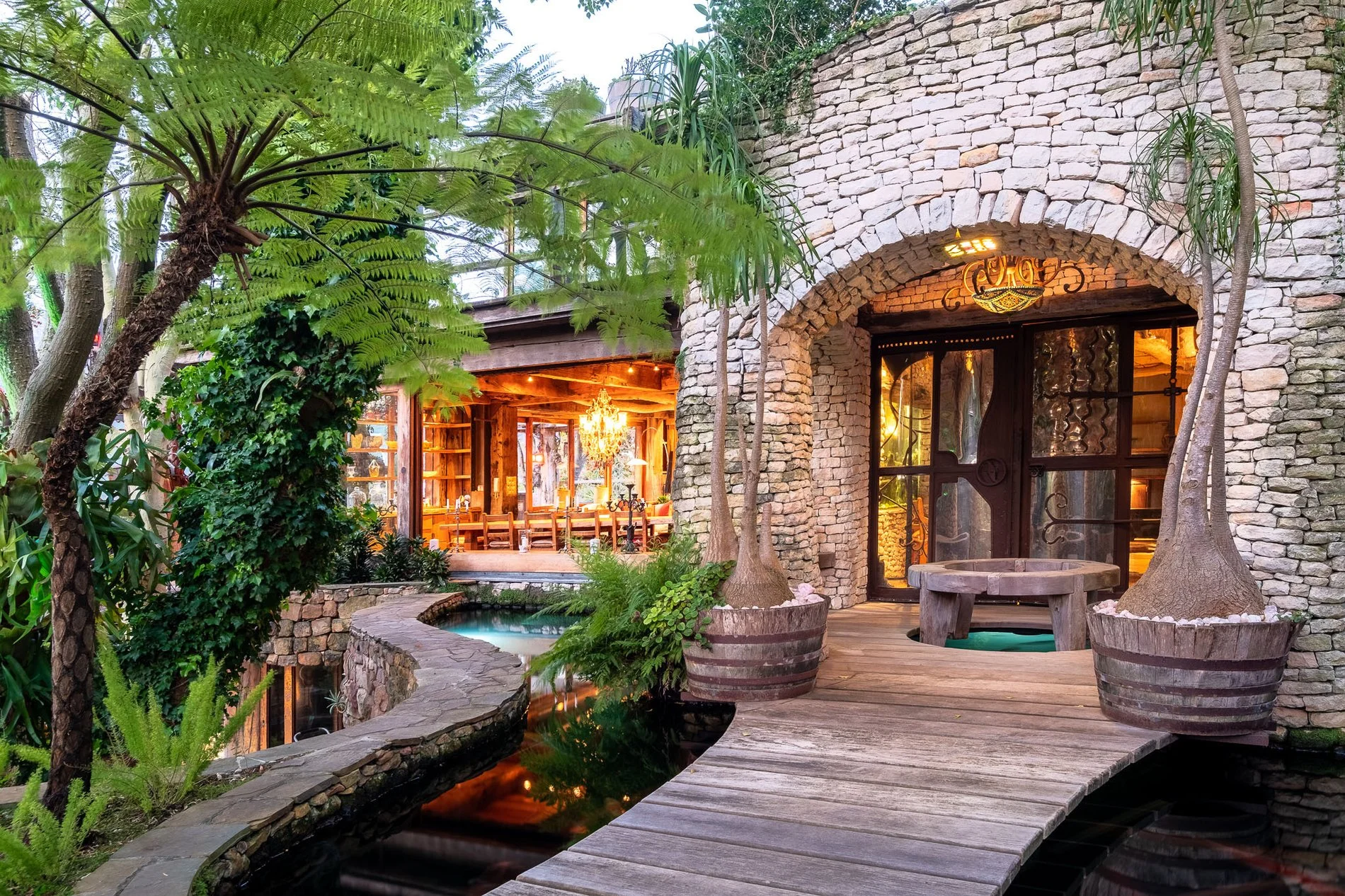 Exterior photo 3