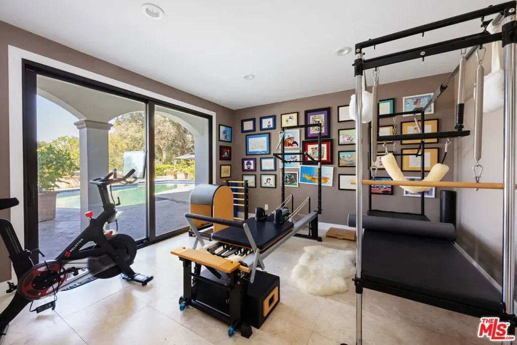 13355 Mulholland Drive, Beverly Hills, California, United States. - Photo 26