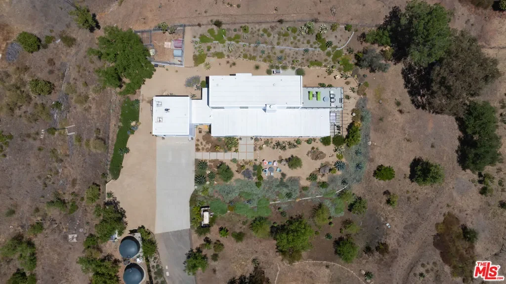 34067 Mulholland Highway, Malibu, California, United States. - Photo 37