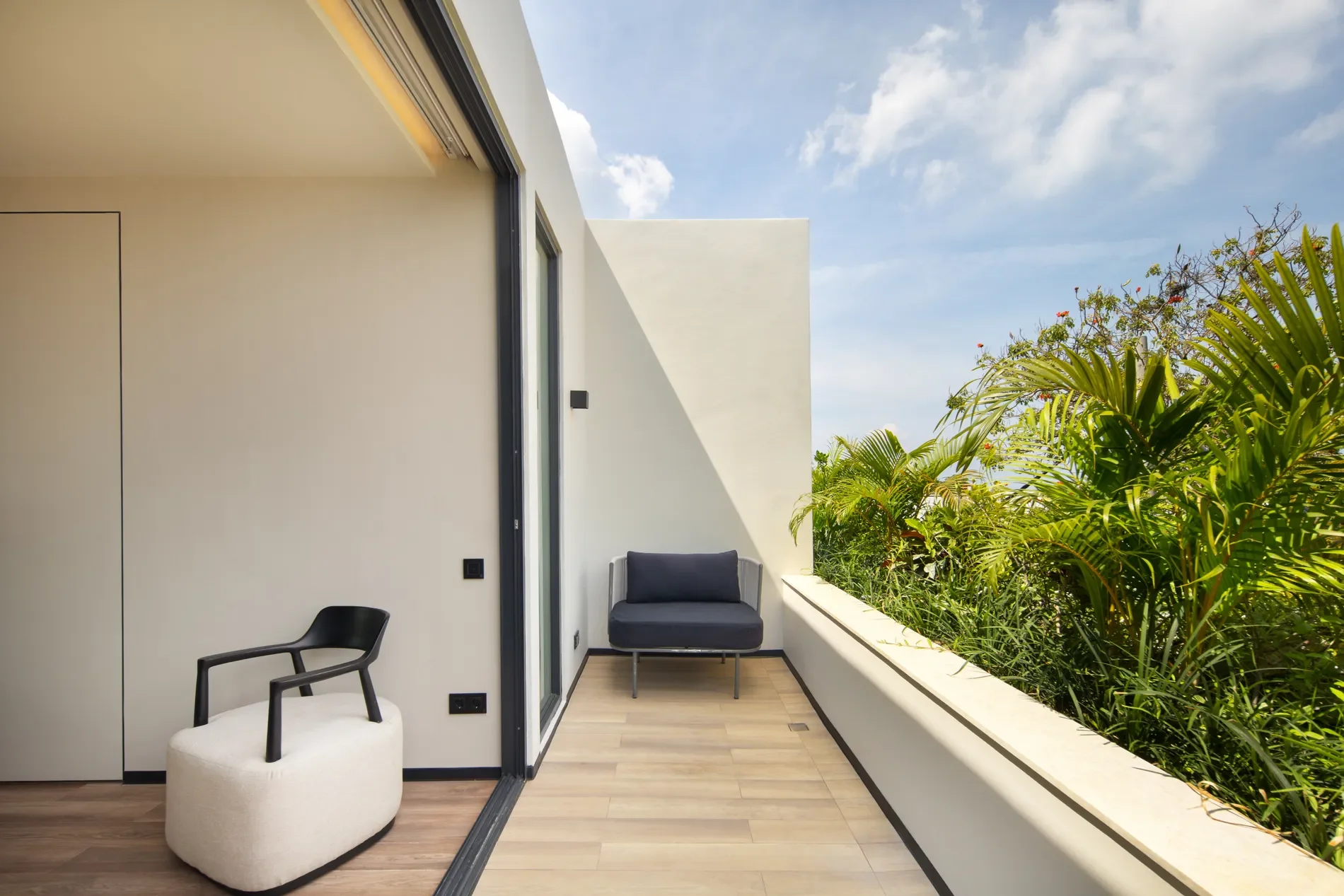 Exterior photo 1