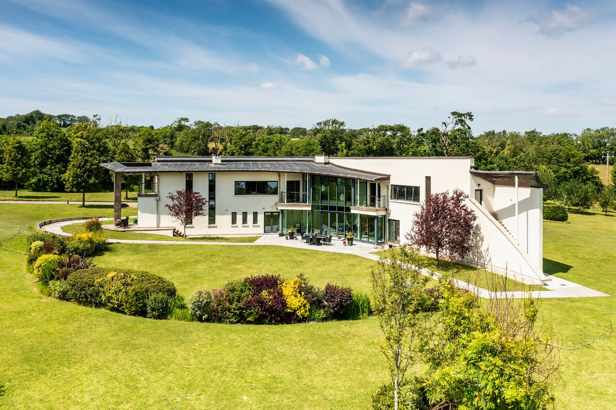 Exterior photo 1