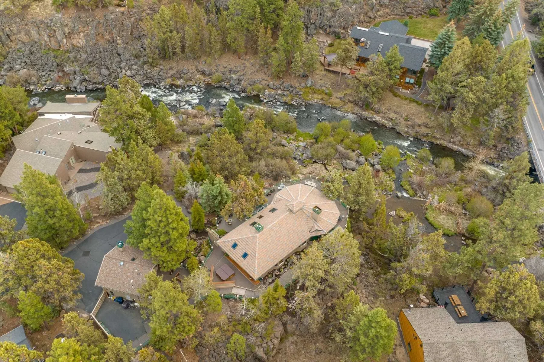 683 NW Silver Buckle Road , Bend, OR 97703, Bend, Oregon, United States. - Photo 3