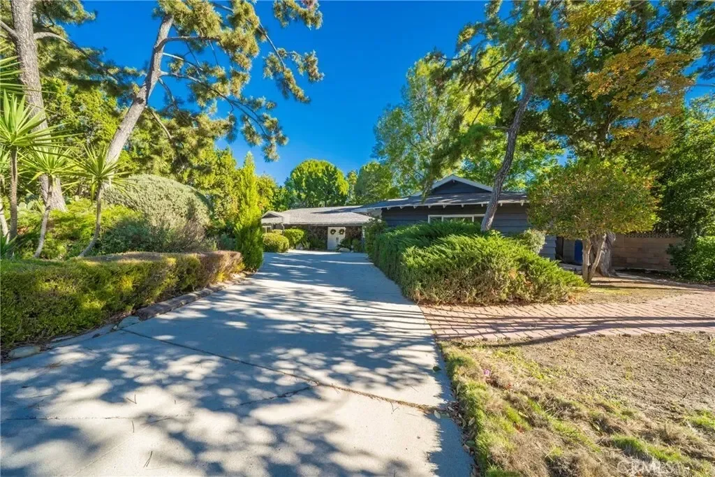 9356 Beckford, Los Angeles, California, United States. - Photo 4