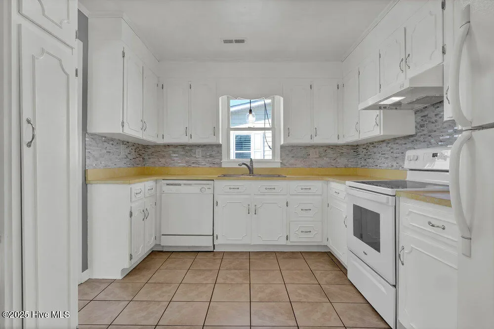 1207 N Topsail Drive, Surf City, North Carolina, United States. - Photo 28