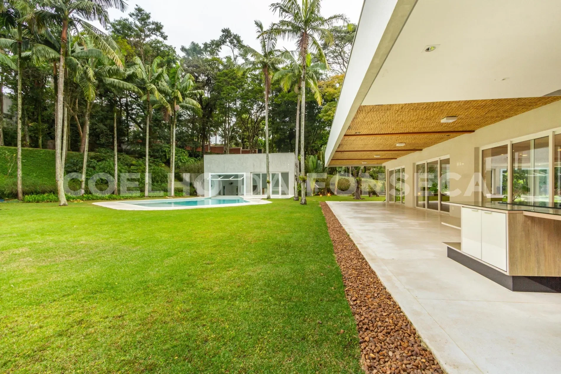 Exterior photo 9