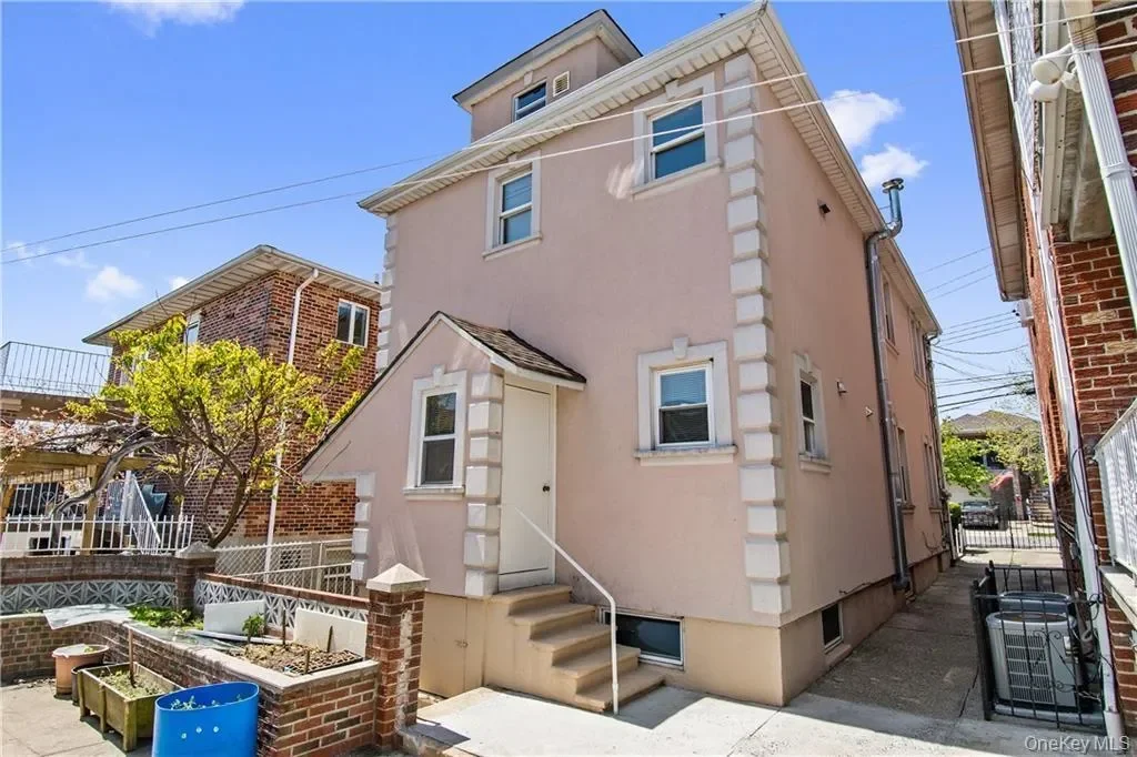 Exterior photo 3