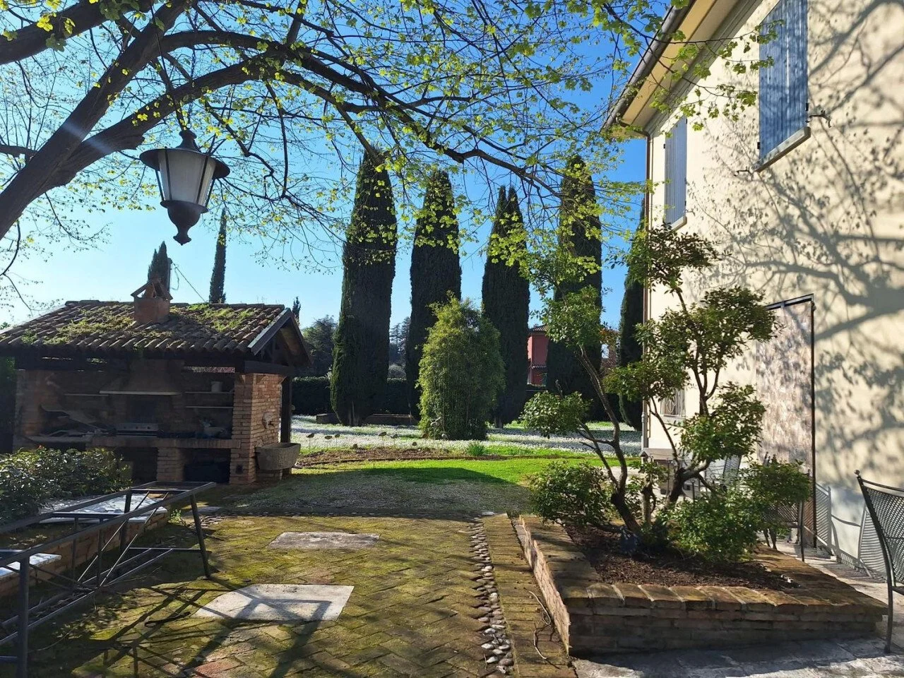 Exterior photo 5
