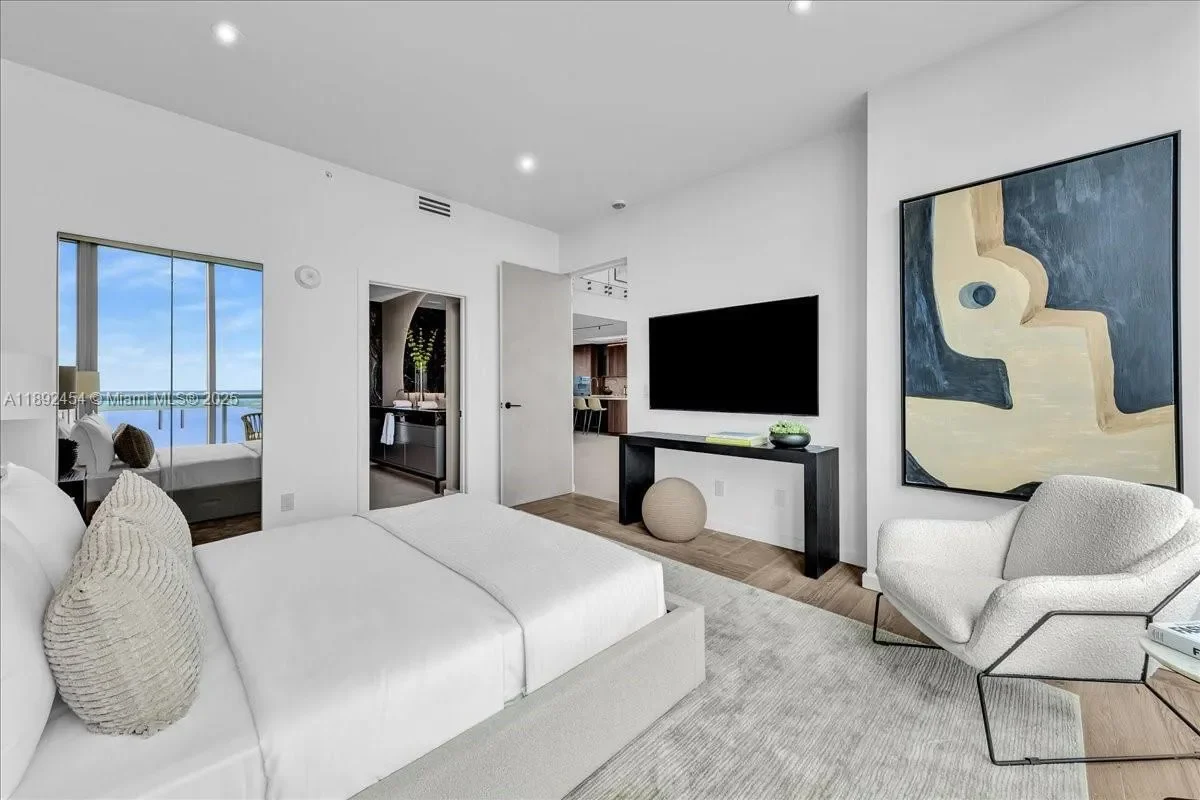 888 Biscayne Blvd #PH 5704, Miami, FL 33132, Miami, Florida, United States. - Photo 54