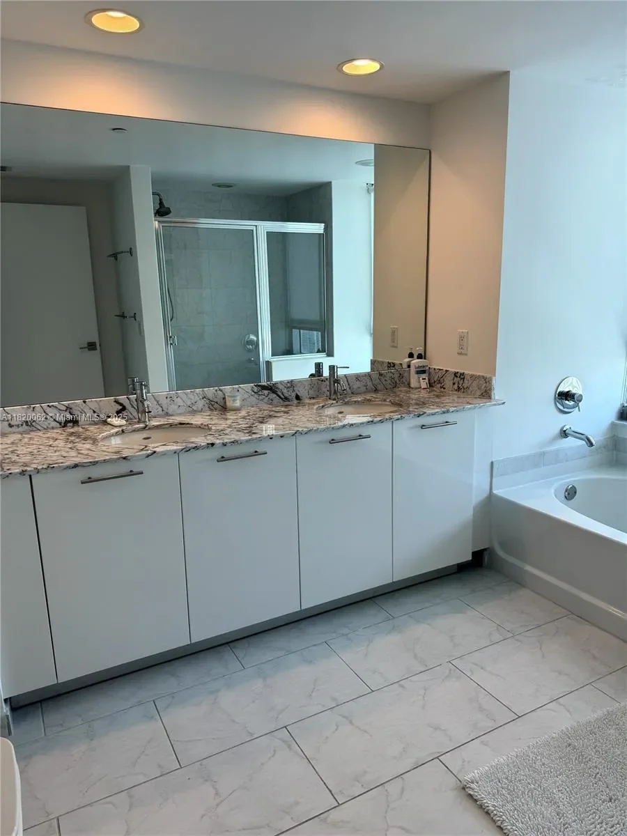 950 Brickell Bay Dr, #3710, Miami, Florida, United States. - Photo 35