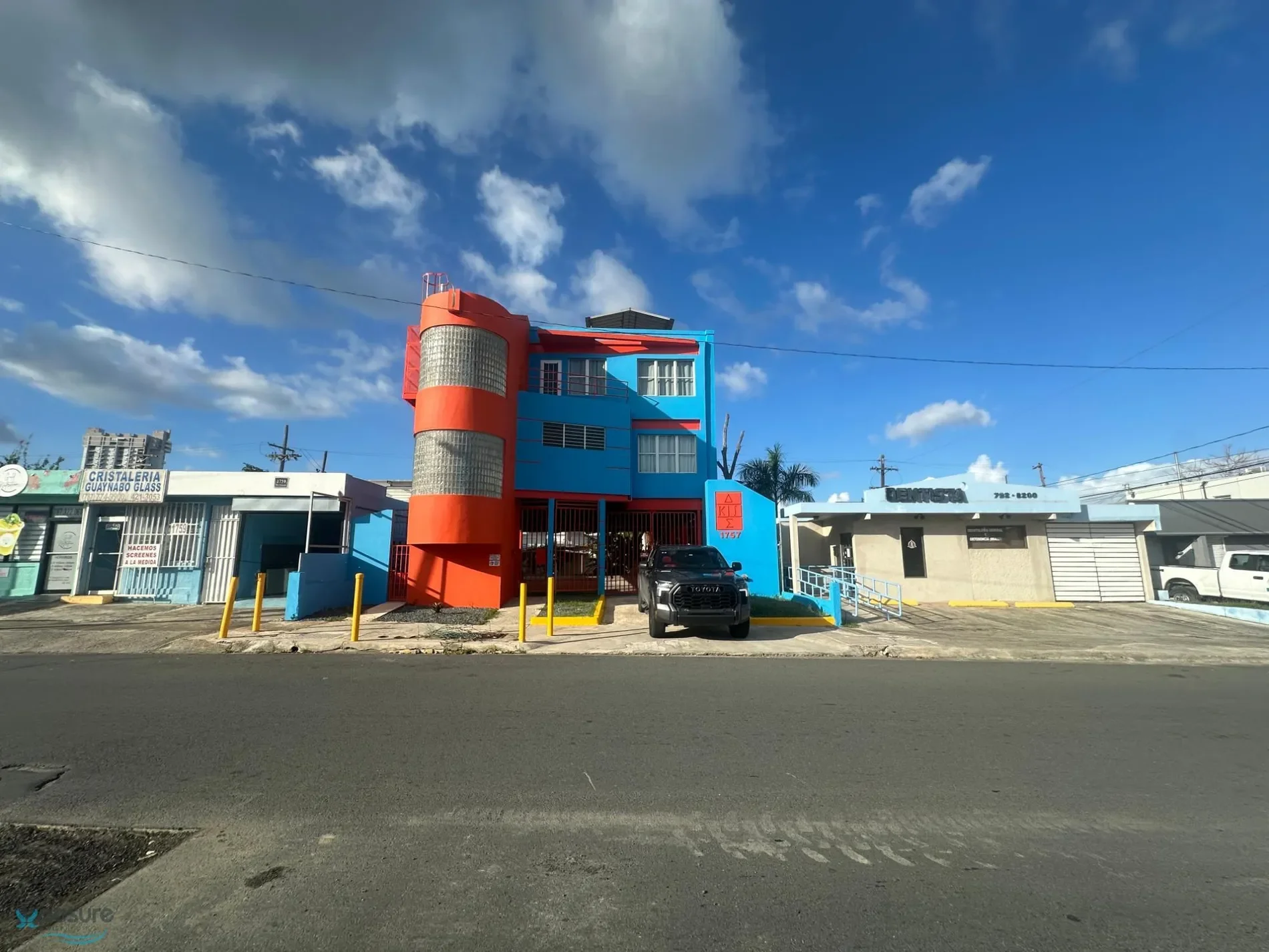 Exterior photo 7