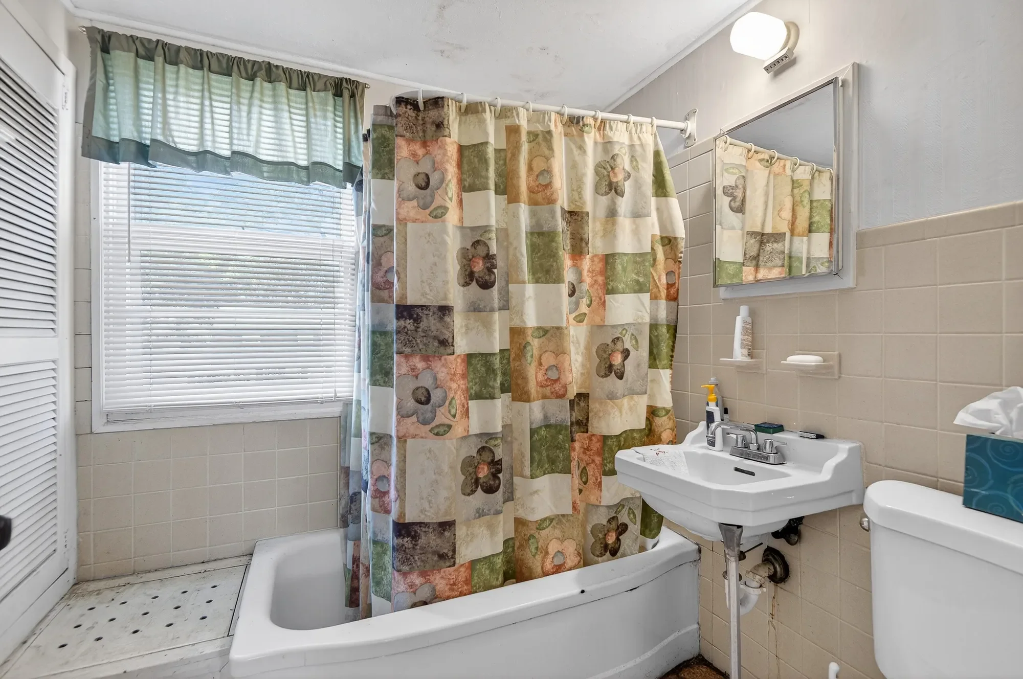 85 Aspinwall Street , Westbury, NY 11590, Salisbury, New York, United States. - Photo 8