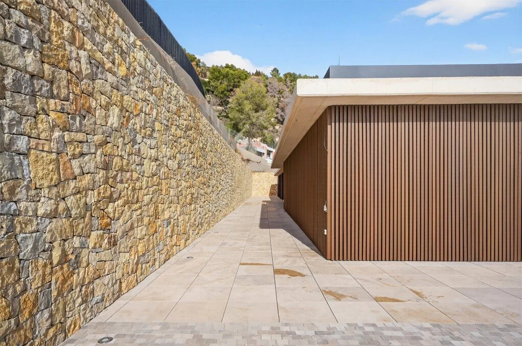 Exterior photo 12