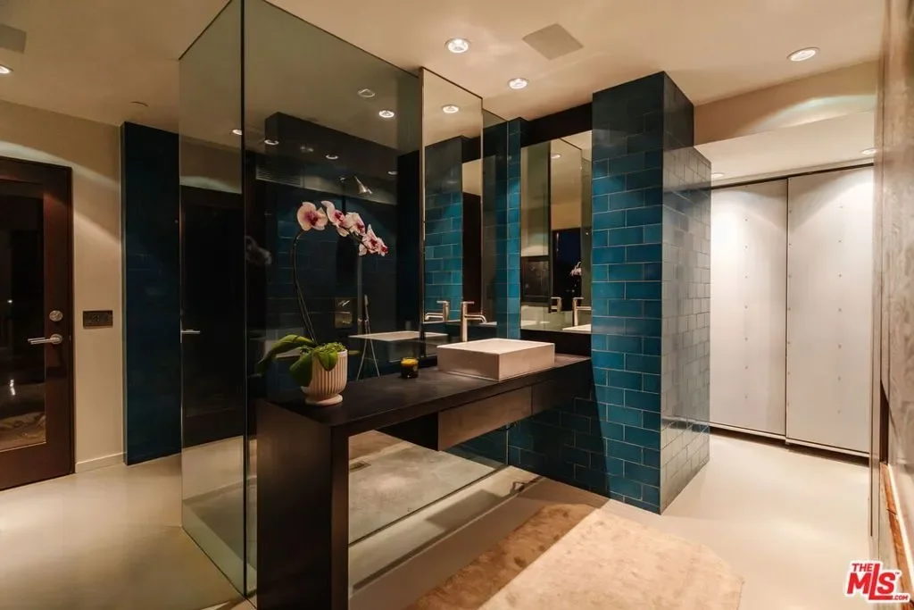 8715 Skyline Drive, Los Angeles, California, United States. - Photo 4