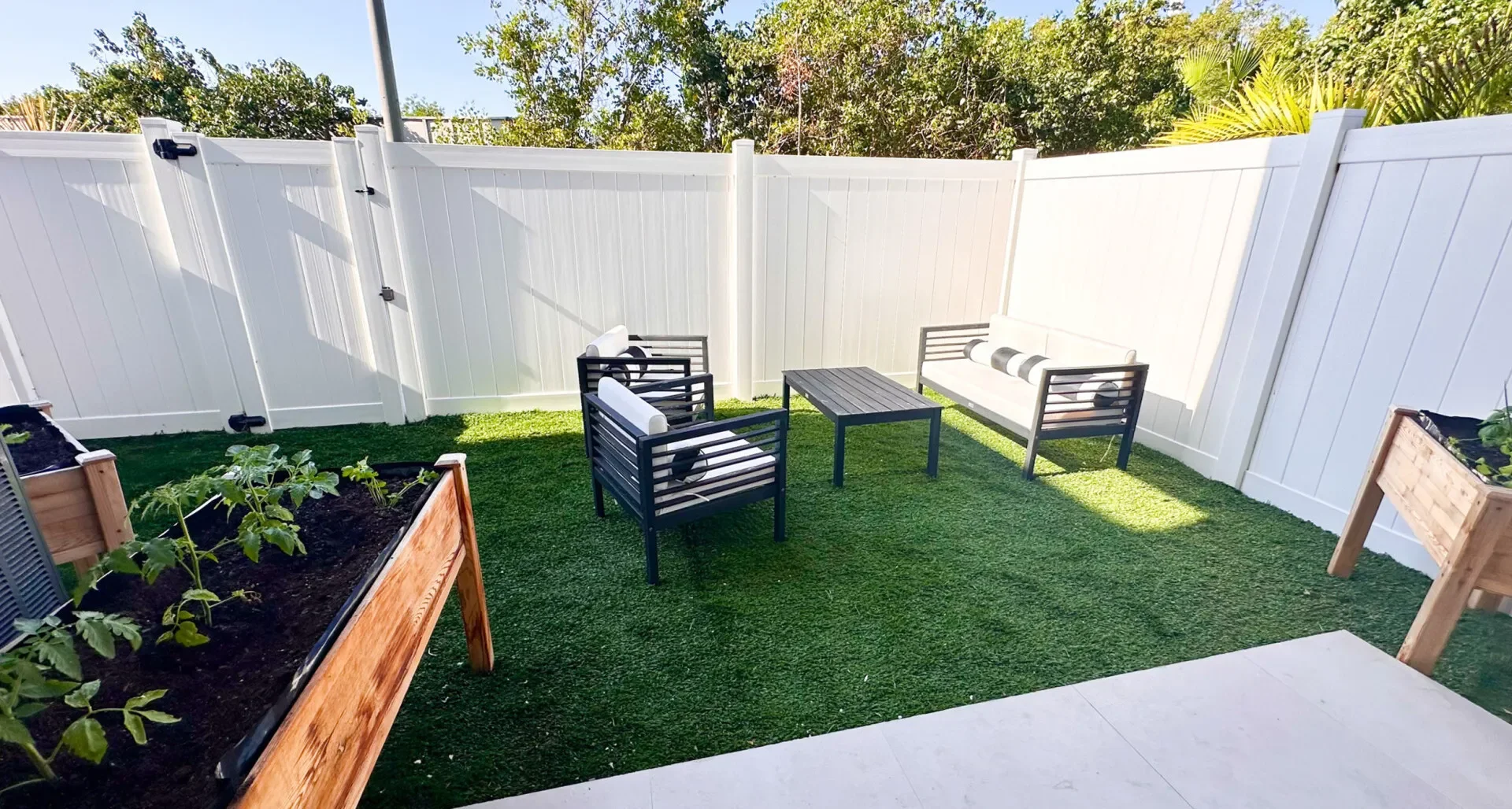 Exterior photo 5