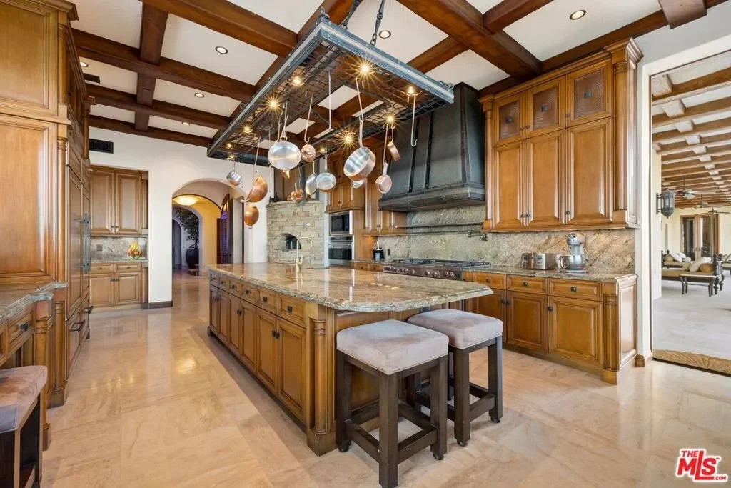 10066 Cielo Drive, Beverly Hills, California, United States. - Photo 3