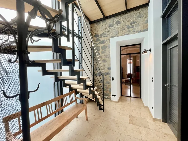 Design highlights on three levels with exquisite furnishings