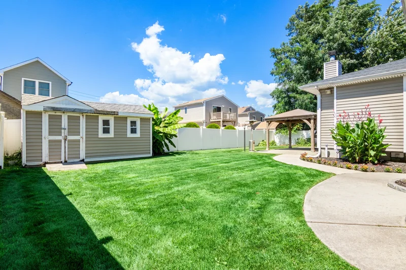 59 Western Concourse , Amity Harbor, NY 11701, Amityville, New York, United States. - Photo 16