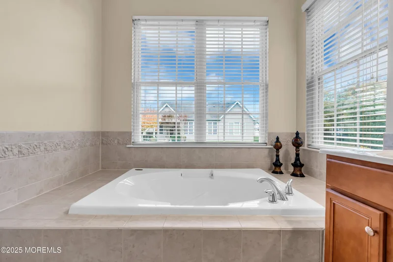 4 Exeter Drive, Freehold, NJ 07728, Freehold Township, New Jersey, United States. - Photo 27