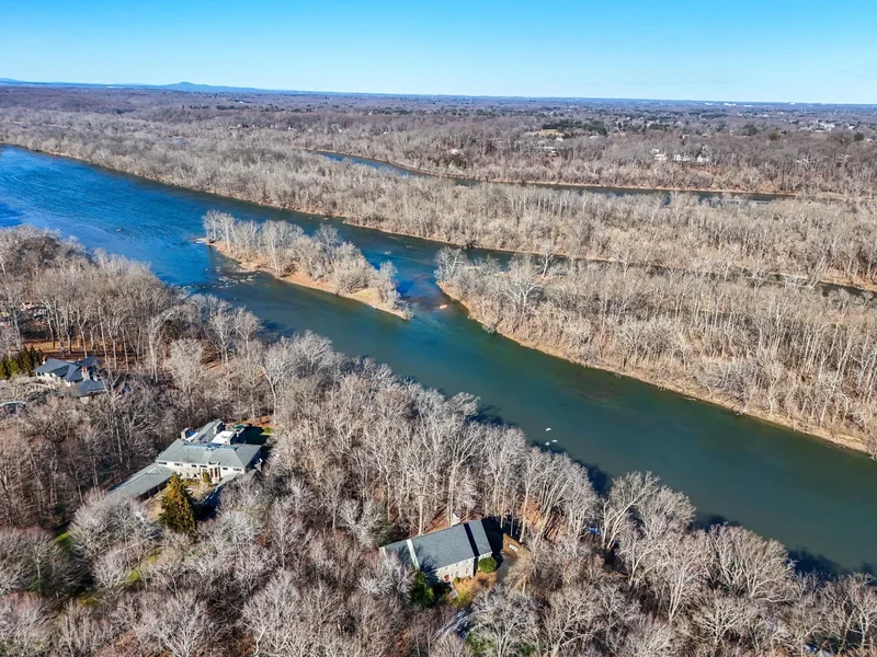 121 Yarnick Road, Great Falls, VA 22066, Great Falls, Virginia, United States. - Photo 17