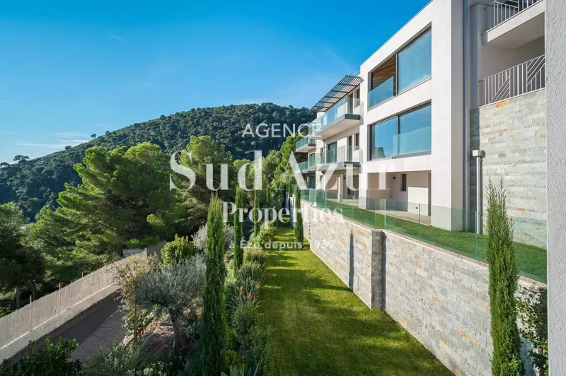 Beautiful Contemporary Seafront Villa – To Be Finished and Customized to Your Taste