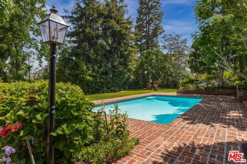 570 S Mapleton Drive, Los Angeles, California, United States. - Photo 13