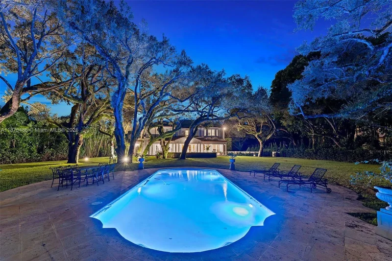 5400 Banyan Trl, Coral Gables, Florida, United States. - Photo 68