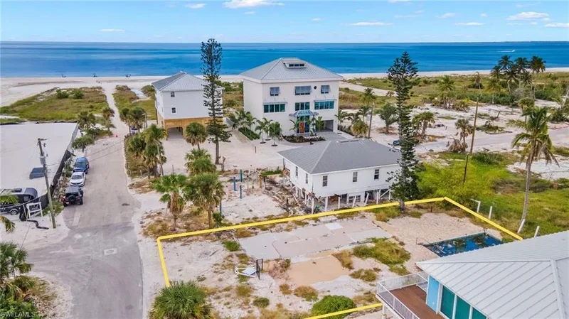 61 Flamingo ST, Fort Myers Beach, Florida, United States. - Photo 3