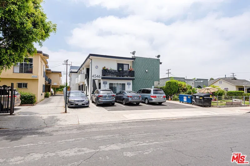 4546 W 17th Street, Los Angeles, California, United States. - Photo 14