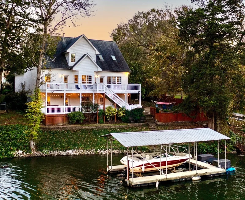 Single Family Residence in Old Hickory
