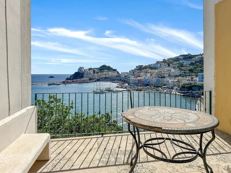 INDEPENDENT HOUSE WITH TERRACES IN PONZA, JUST STEPS FROM THE PORT