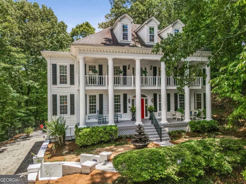 Single Family Residence in Sandy Springs