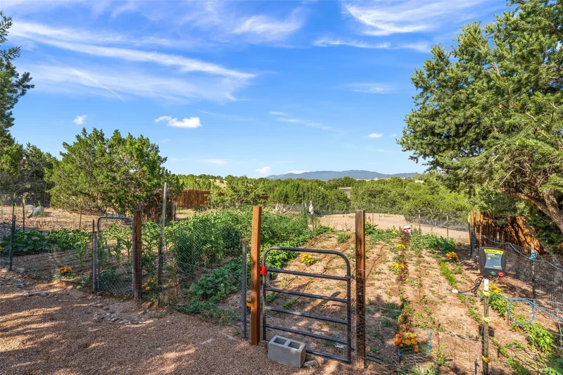 4 Sierra Verde , Santa Fe, NM 87507, Santa Fe, New Mexico, United States. - Photo 60