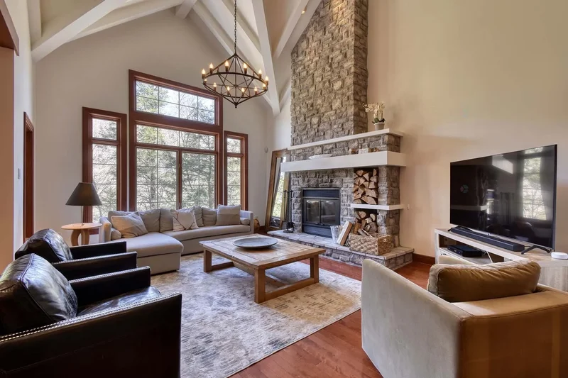 605 Ch. des Skieurs, Mont-Tremblant, Quebec, Canada. - Photo 2