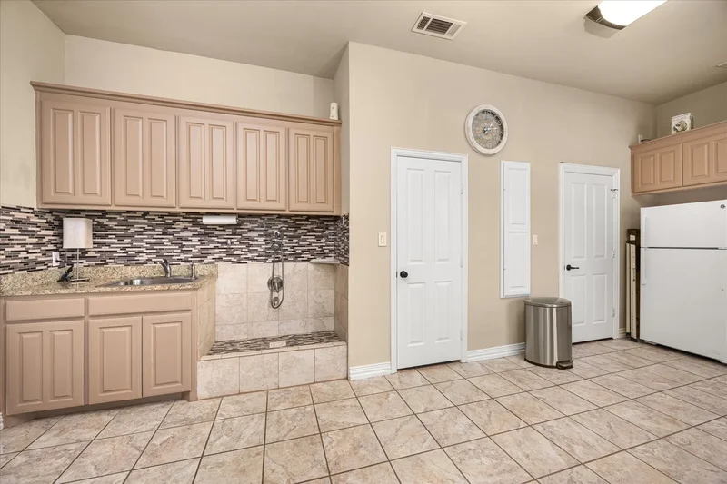 6410 Westover Drive, Granbury, TX 76049, Granbury, Texas, United States. - Photo 18