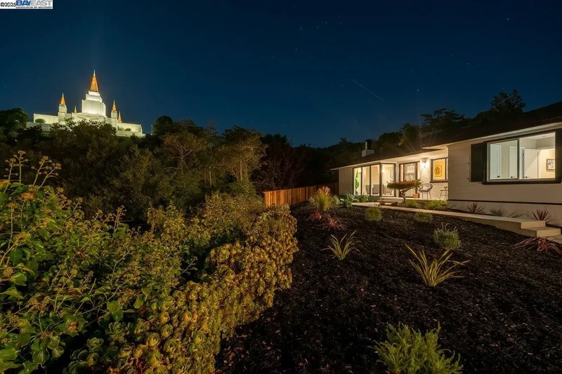 2818 Steinmetz Way, Oakland, California, United States. - Photo 15
