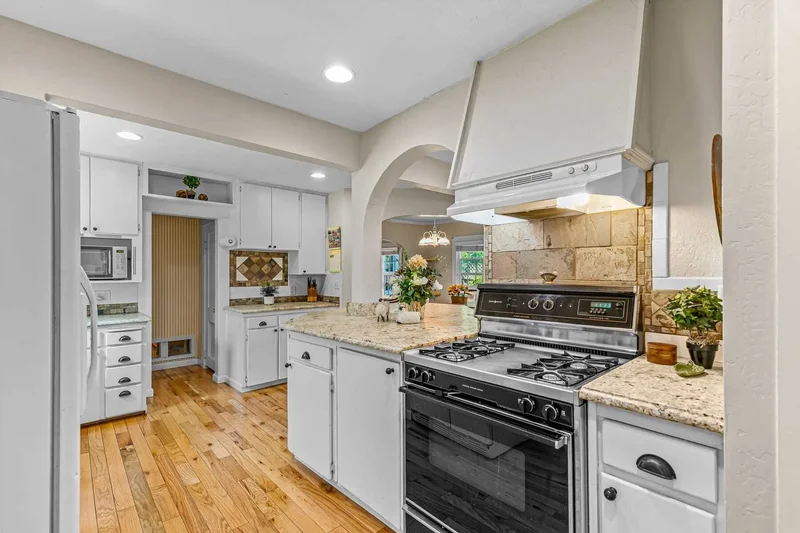 715 S Oakdale Avenue , Medford, OR 97501, Medford, Oregon, United States. - Photo 16