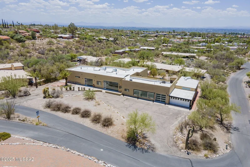 6060 N Camino Almonte, Tucson, AZ 85718, Tucson, Arizona, United States. - Photo 30