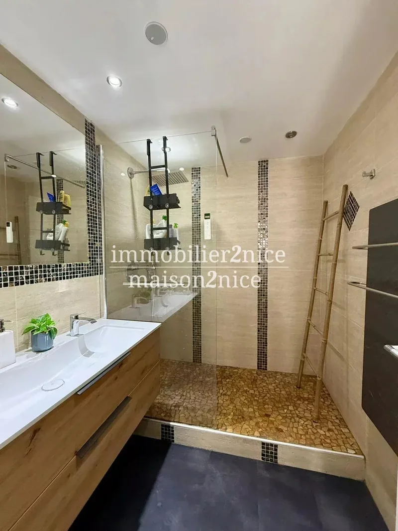 Magnificent Garden-Level 4-Room Apartment – Sea View – Garage