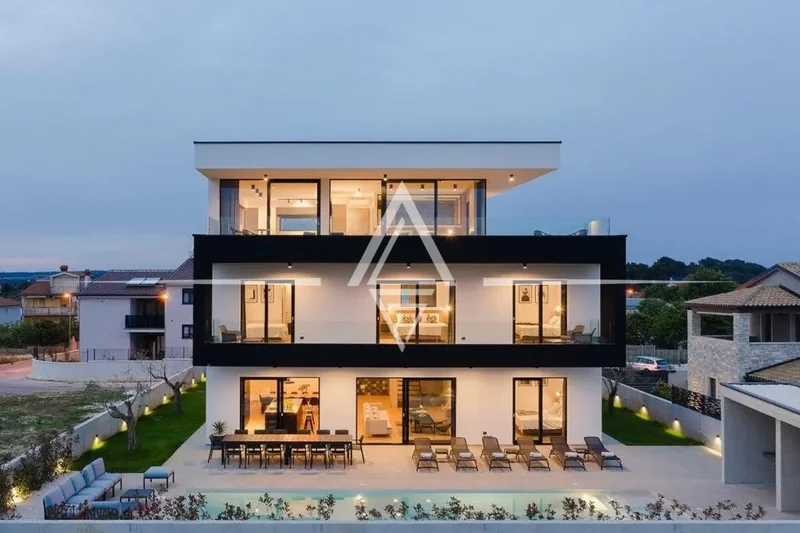 Pula, ISTRA: Modern and luxurious villa with pool and panoramic sea view