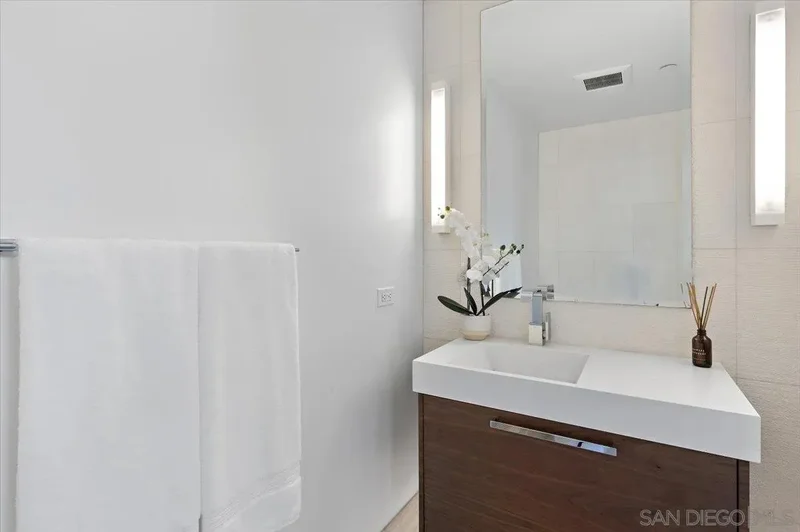 888 W E Street 1001, San Diego, California, United States. - Photo 22