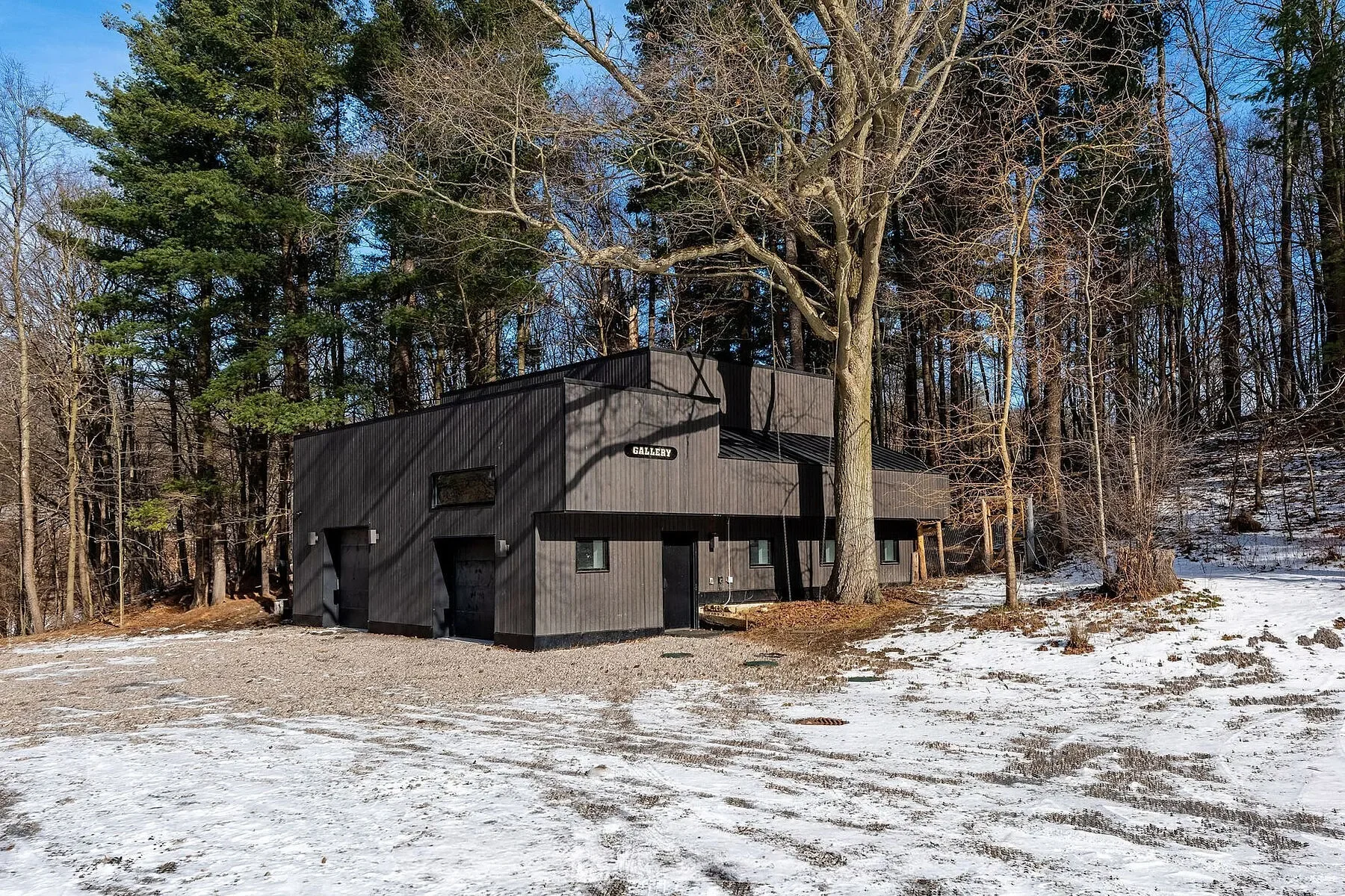 Exterior photo 5