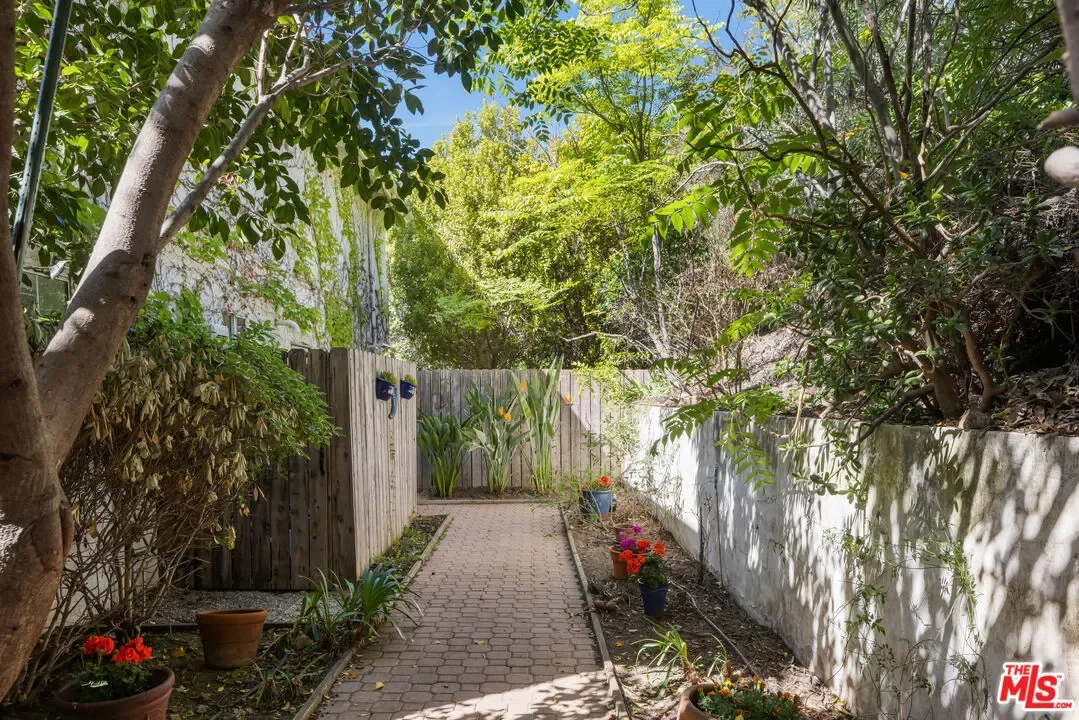 9732 Rotta Ave, Los Angeles, California, United States. - Photo 8