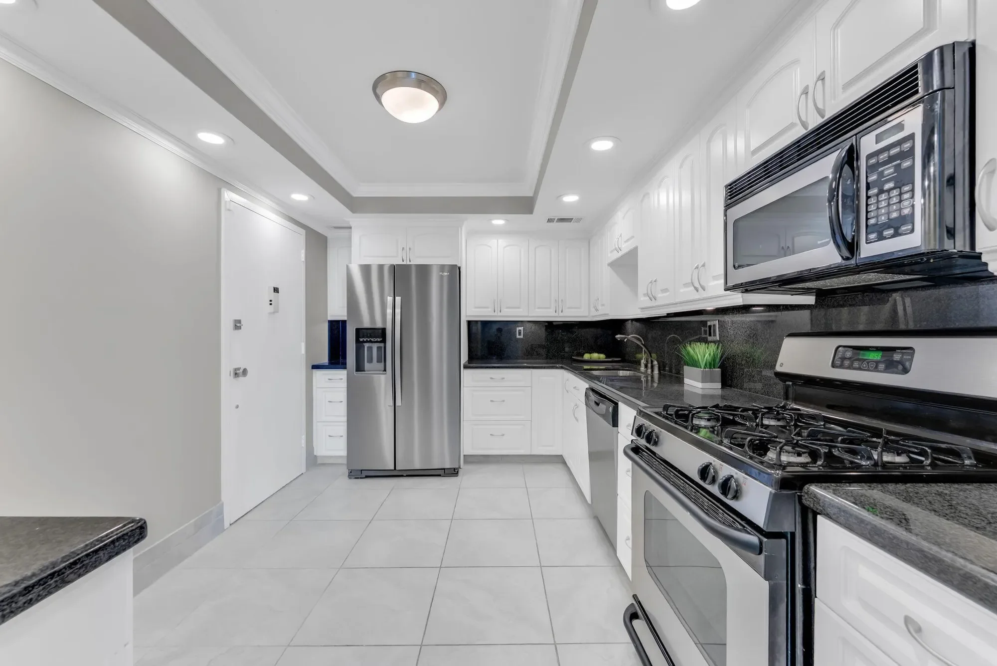 2030 S Ocean Drive, Hallandale Beach, Florida, United States. - Photo 11